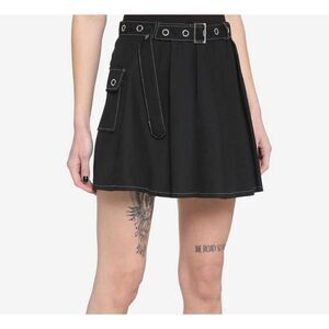 Hot Topic Black Grommet belt pleated skirt NWOT Size Med